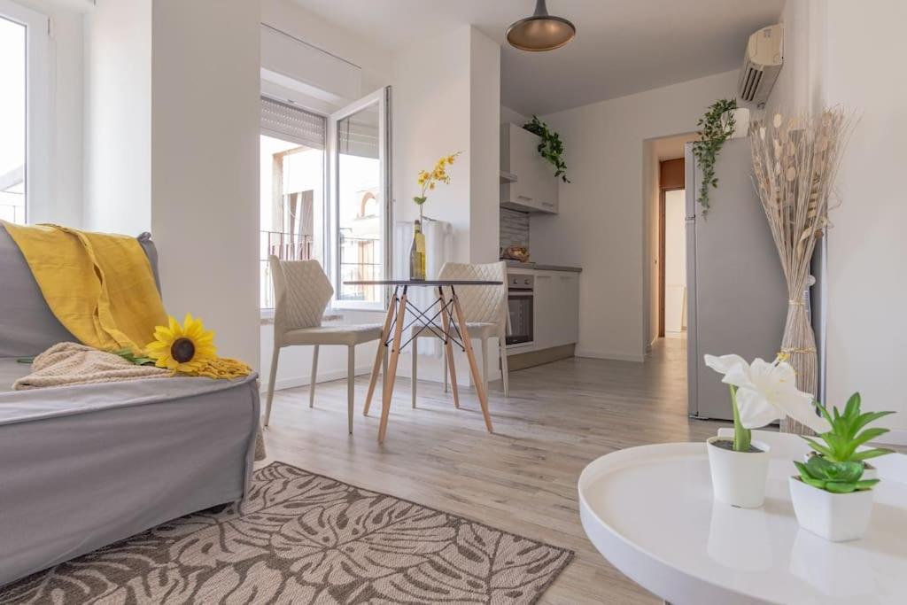 One Flat/Studio,Busto ArsizioCenter,With Terrace Bagian luar foto