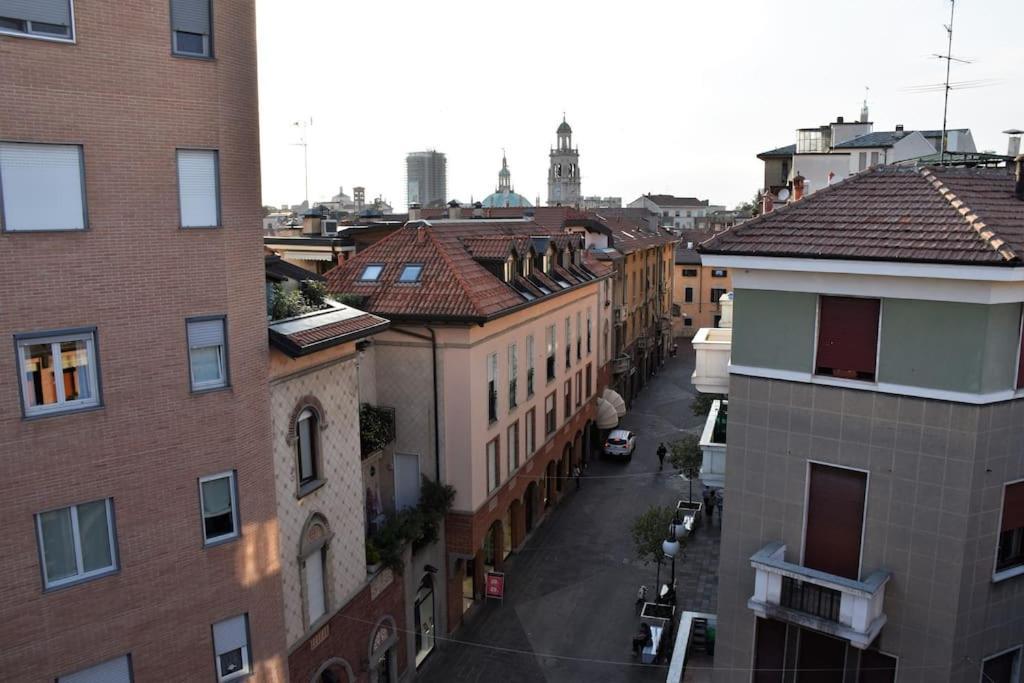 One Flat/Studio,Busto ArsizioCenter,With Terrace Bagian luar foto